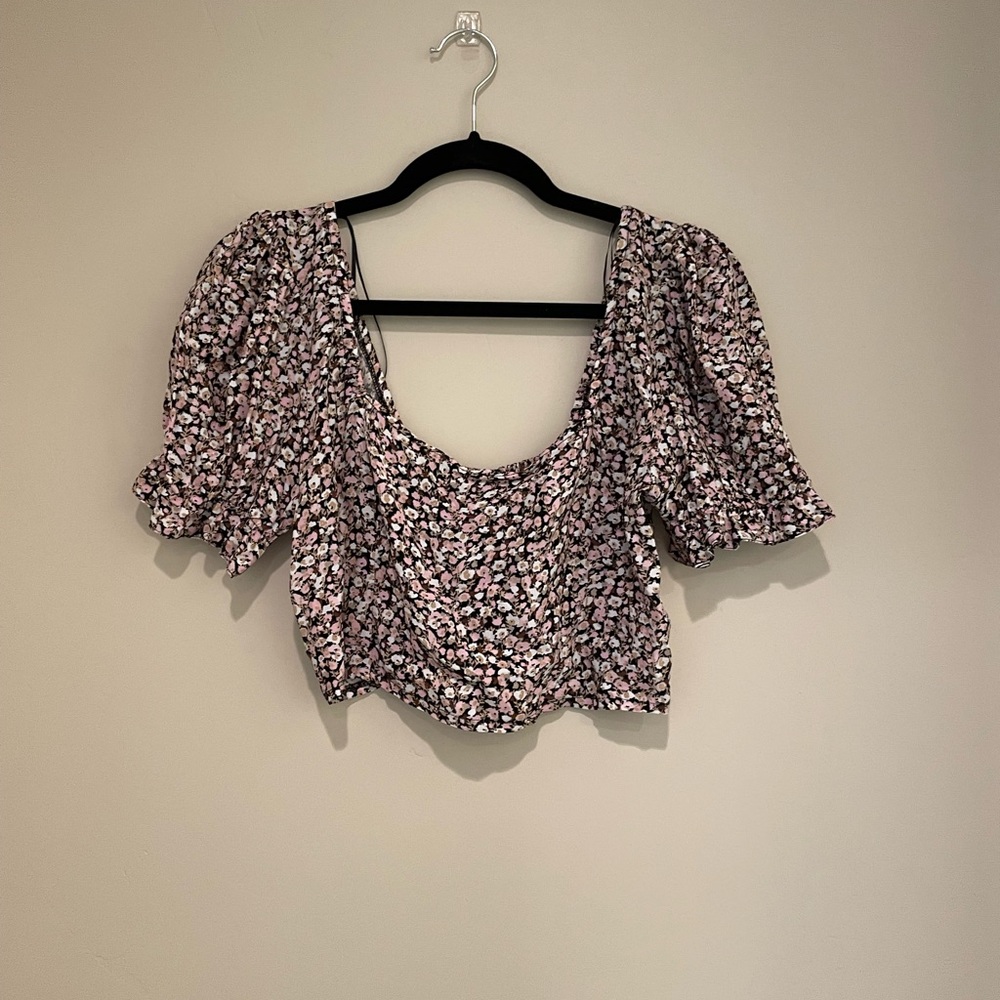 urban outfitters flower top!